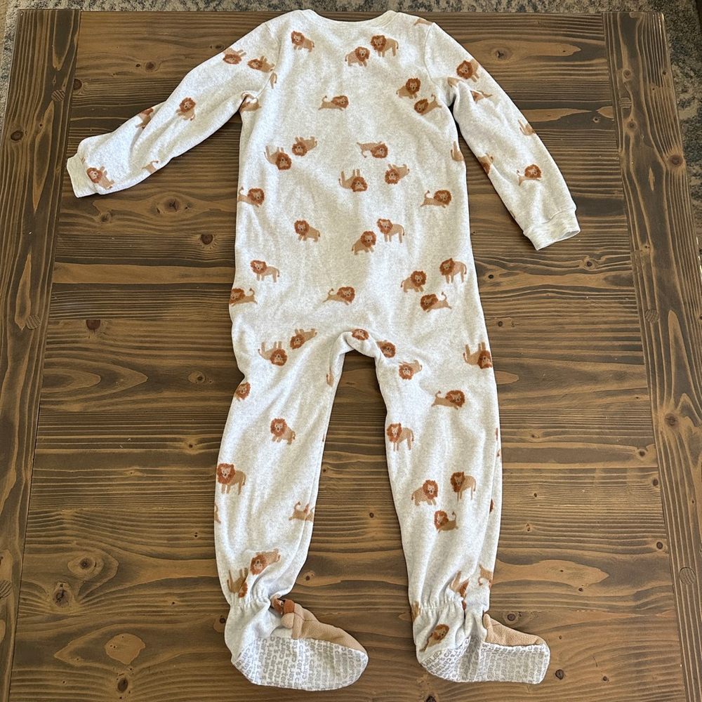 Boys Carter's Gray Lion Footed Pajamas 5T Fleece sleepwear - Picture 3 of 6